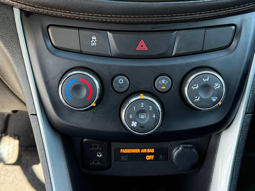 Used 2020 Chevrolet Trax LT w/ LT Convenience Package image 19