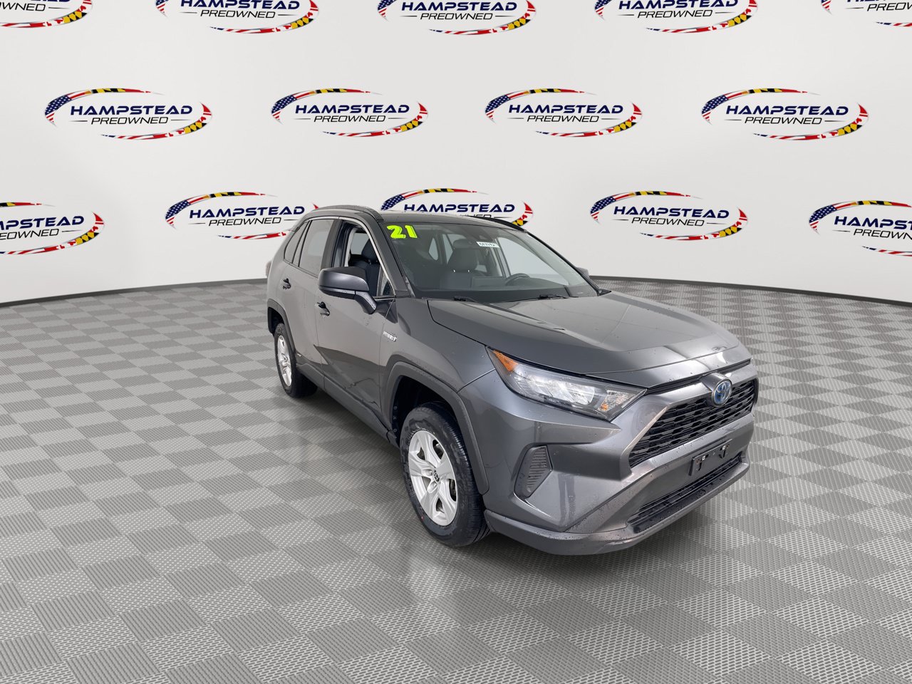 Used 2021 Toyota RAV4 LE AWD/4WD image 3