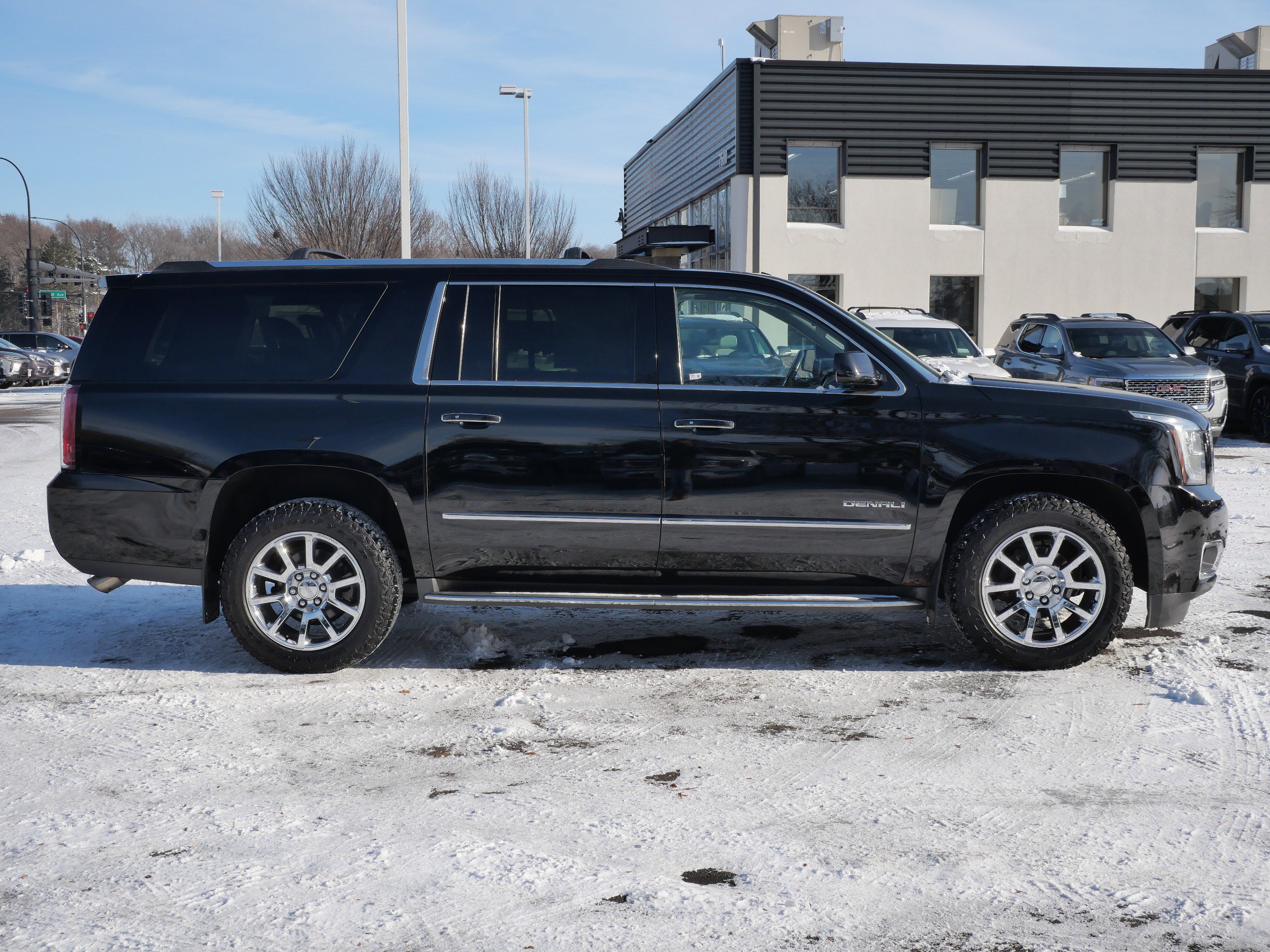 Used 2015 GMC Yukon XL Denali w/ Touring Package image 9