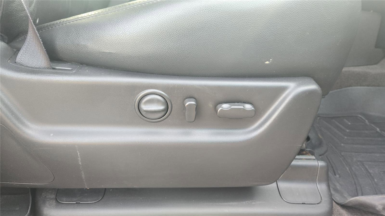 Used 2012 GMC Yukon SLT w/ Regional Value Package image 20