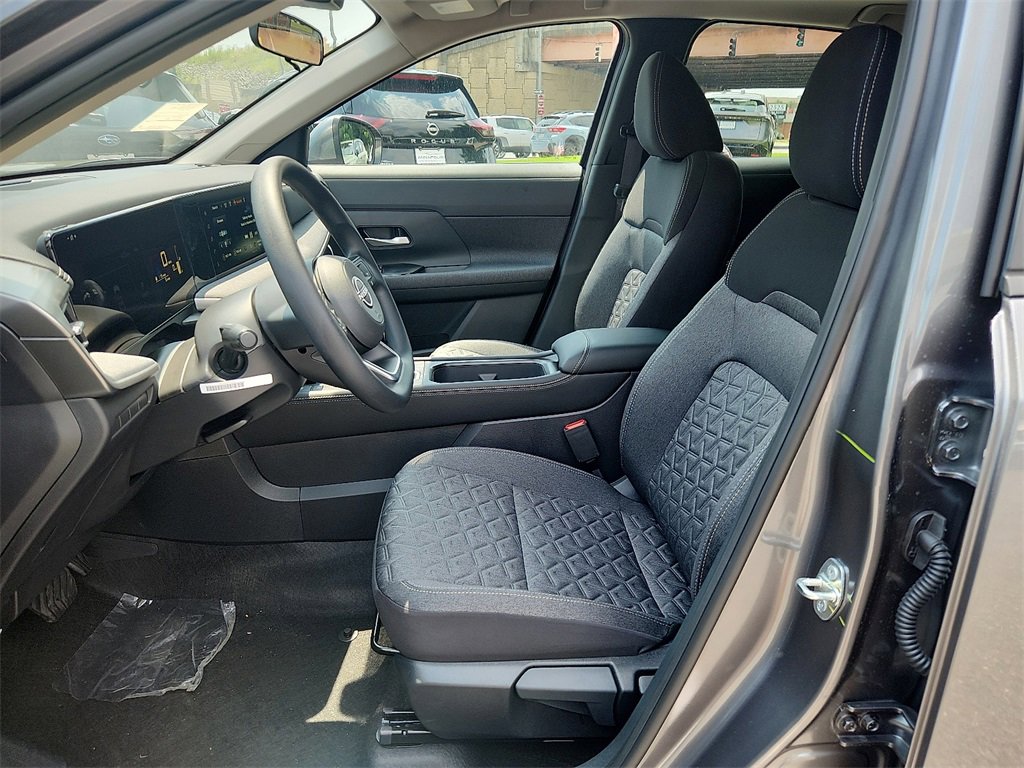 New 2025 Nissan Kicks SV w/ SV Premium Package image 6