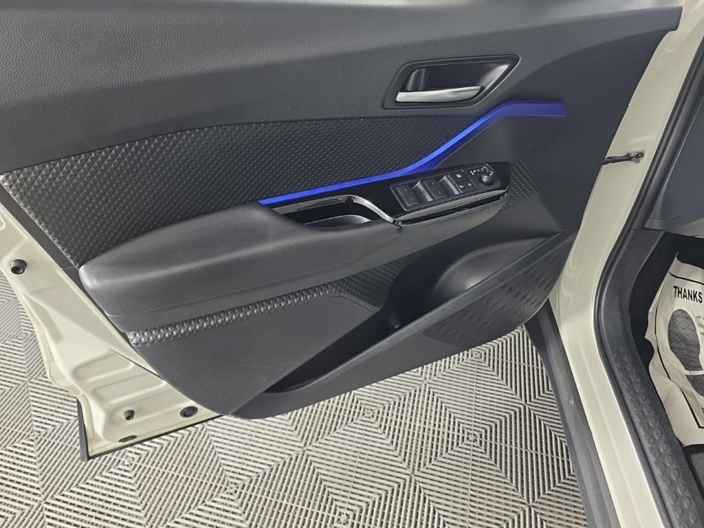 Used 2020 Toyota C-HR XLE FWD image 11