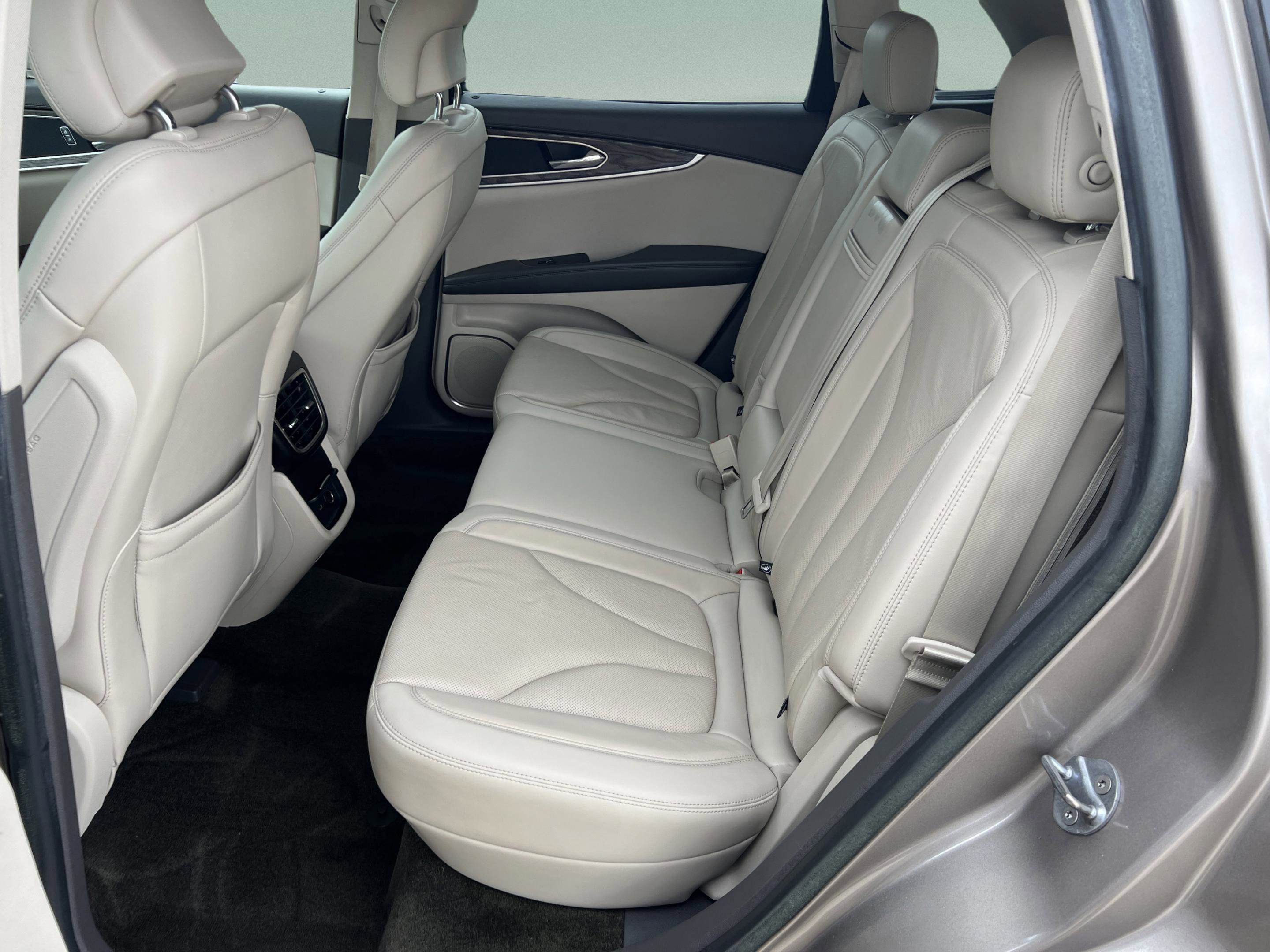 Used 2018 Lincoln MKX Reserve w/ Cargo Accessories Package image 26