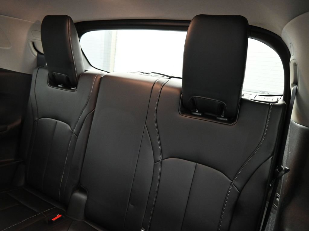 Used 2023 INFINITI QX60 Sensory w/ Cargo Package image 24