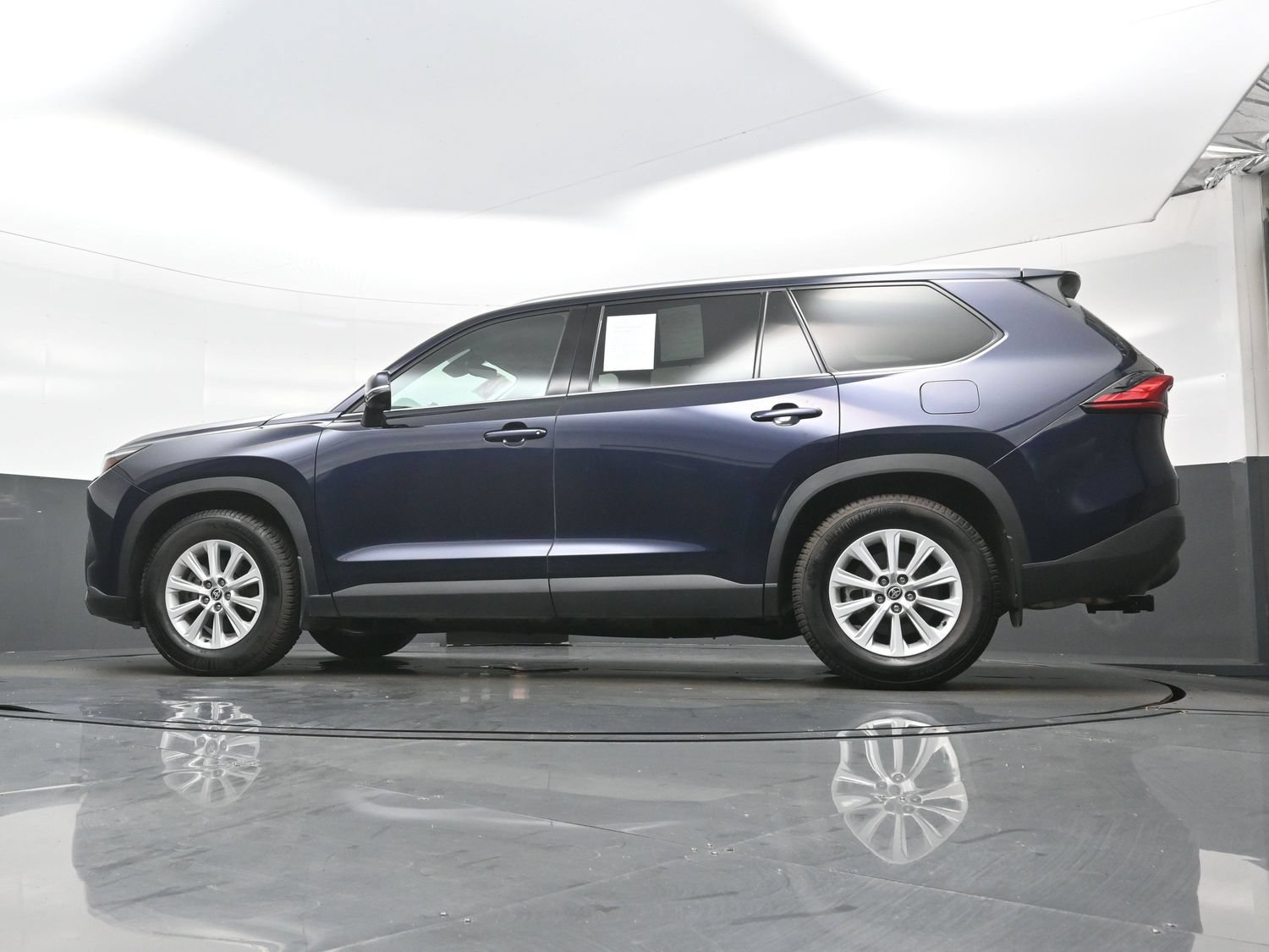Used 2024 Toyota Grand Highlander AWD image 30