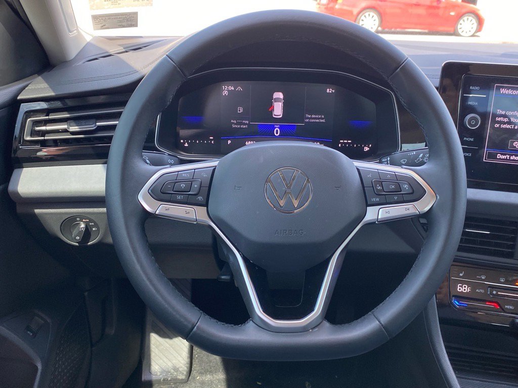 Certified 2025 Volkswagen Jetta SE w/ Black Wheel Package image 5