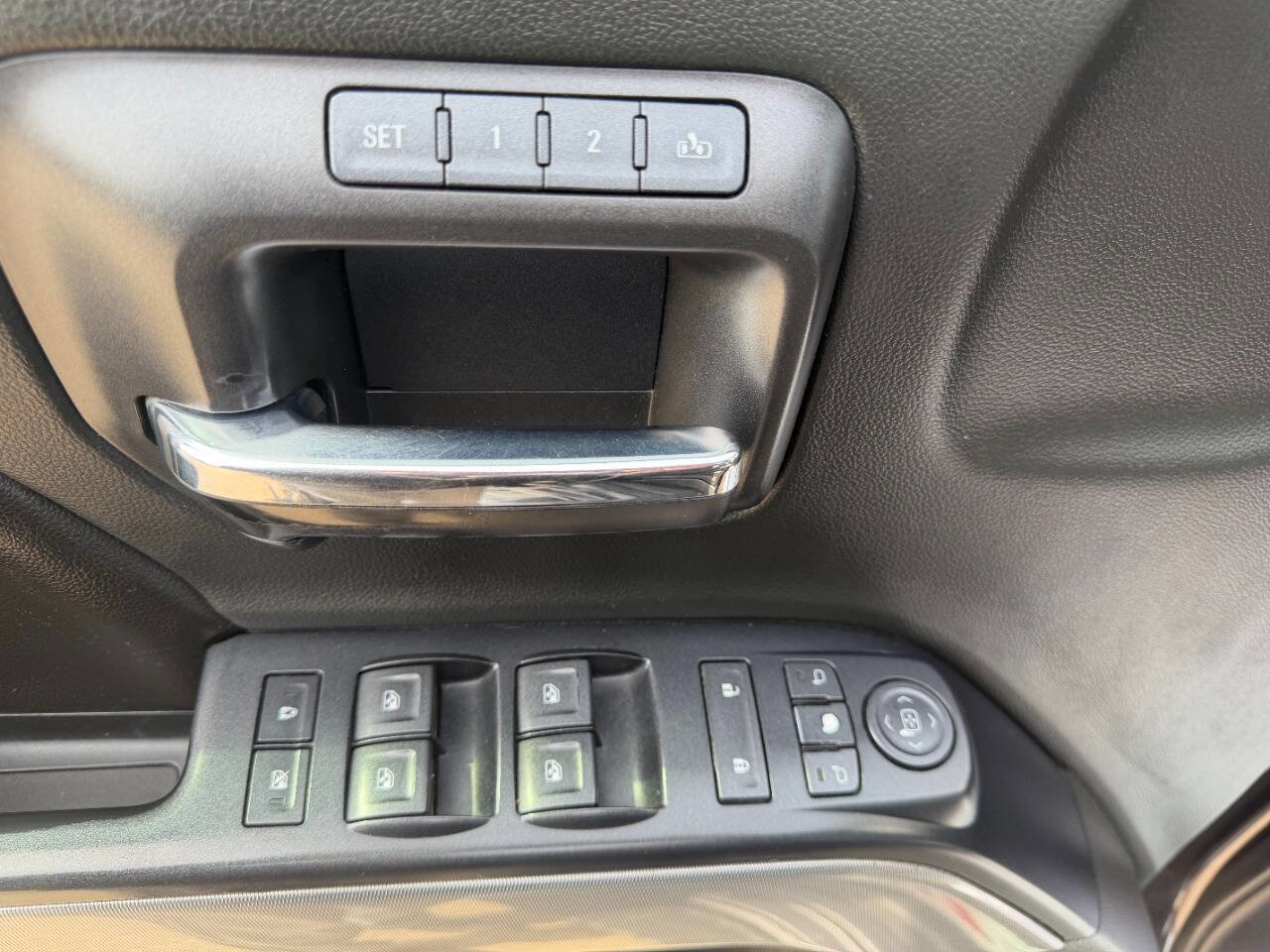 Used 2016 Chevrolet Silverado 1500 LTZ Z71 w/ LTZ Plus Package AWD/4WD image 15