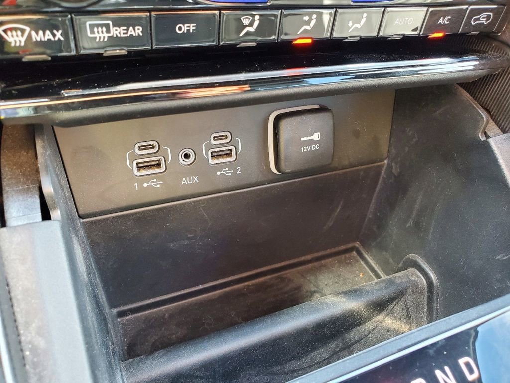 Used 2024 Jeep Grand Cherokee Limited image 23