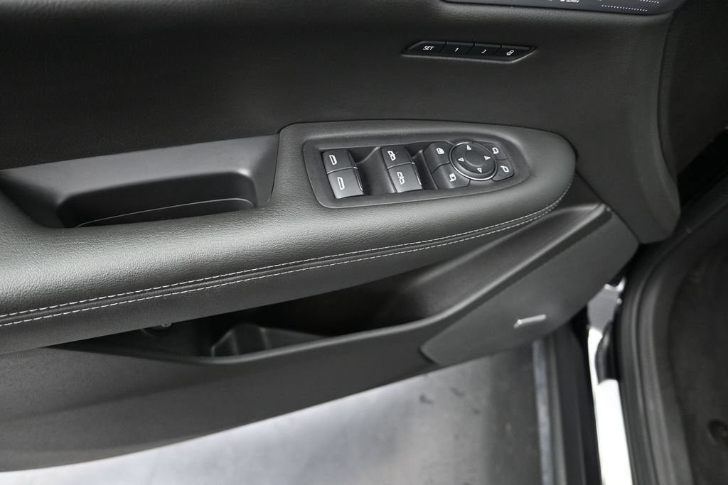 Certified 2023 Cadillac XT6 Sport w/ LPO, Floor Liner Package AWD/4WD image 9