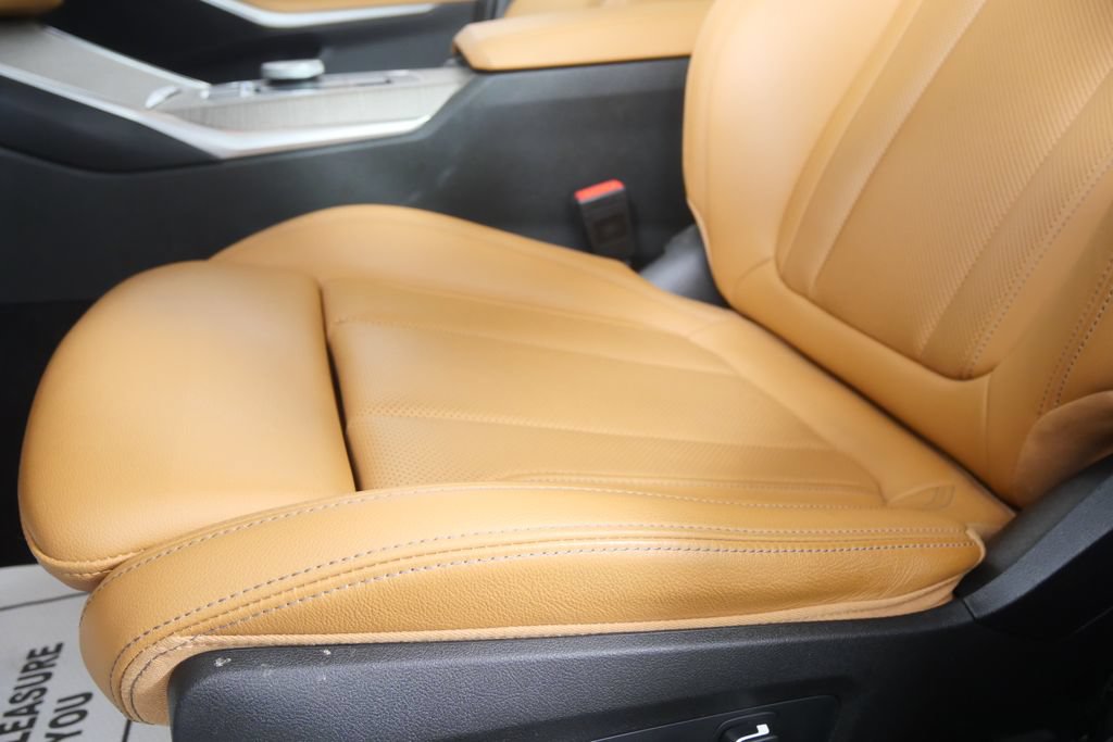 Certified 2025 BMW 330i Sedan RWD image 11