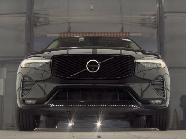 Used 2026 Volvo XC60 B5 Plus AWD/4WD image 3