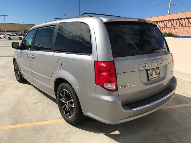Used 2016 Dodge Grand Caravan R/T image 3