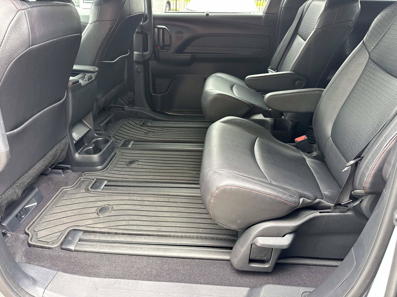 Used 2025 Toyota Sienna XSE w/ XSE Plus Package FWD image 14