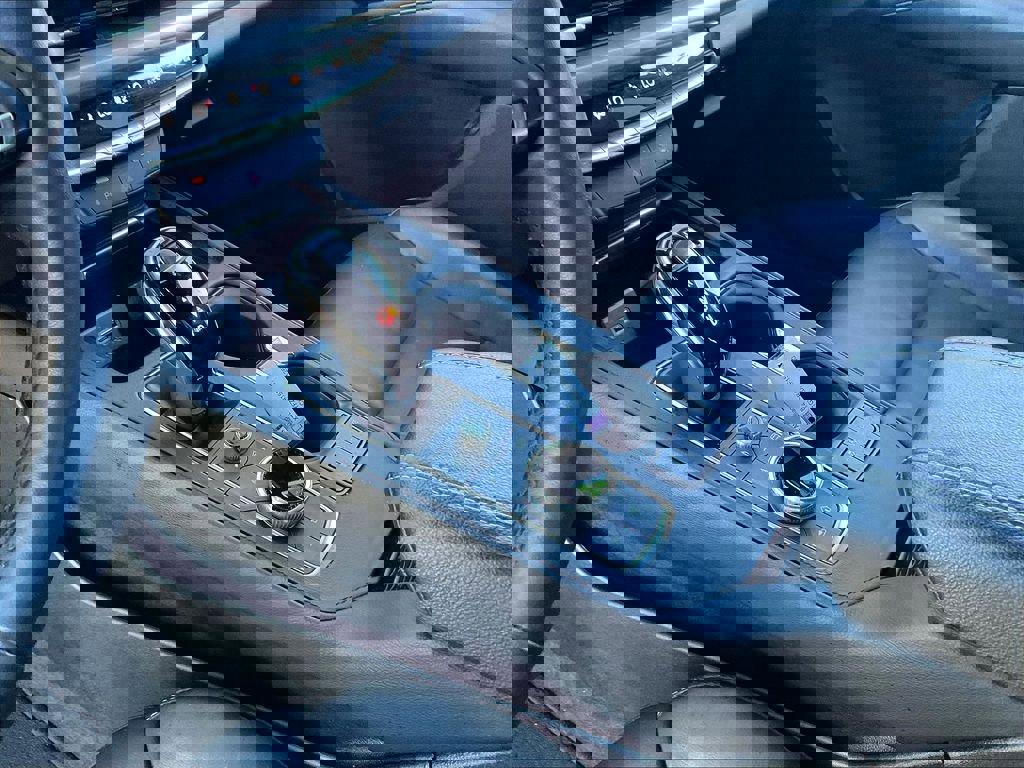 Used 2025 Cadillac XT4 Premium Luxury image 19