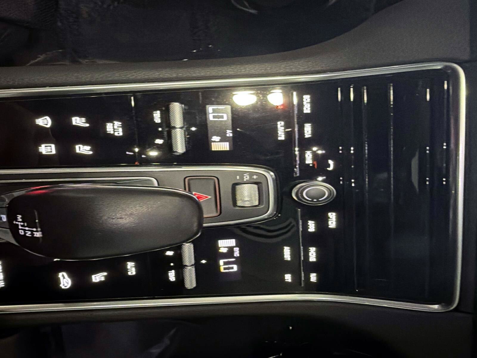 Used 2020 Porsche Panamera RWD image 21