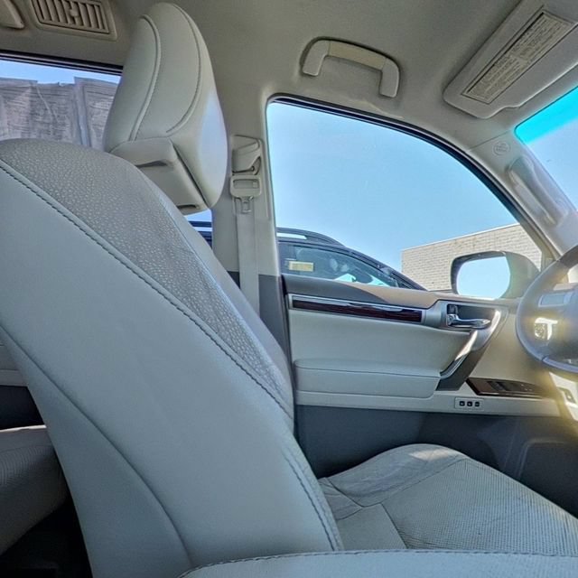Used 2014 Lexus GX 460 w/ Premium Package AWD/4WD image 31