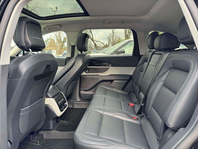 Used 2024 Lincoln Nautilus Premier w/ Equipment Group 102A image 11