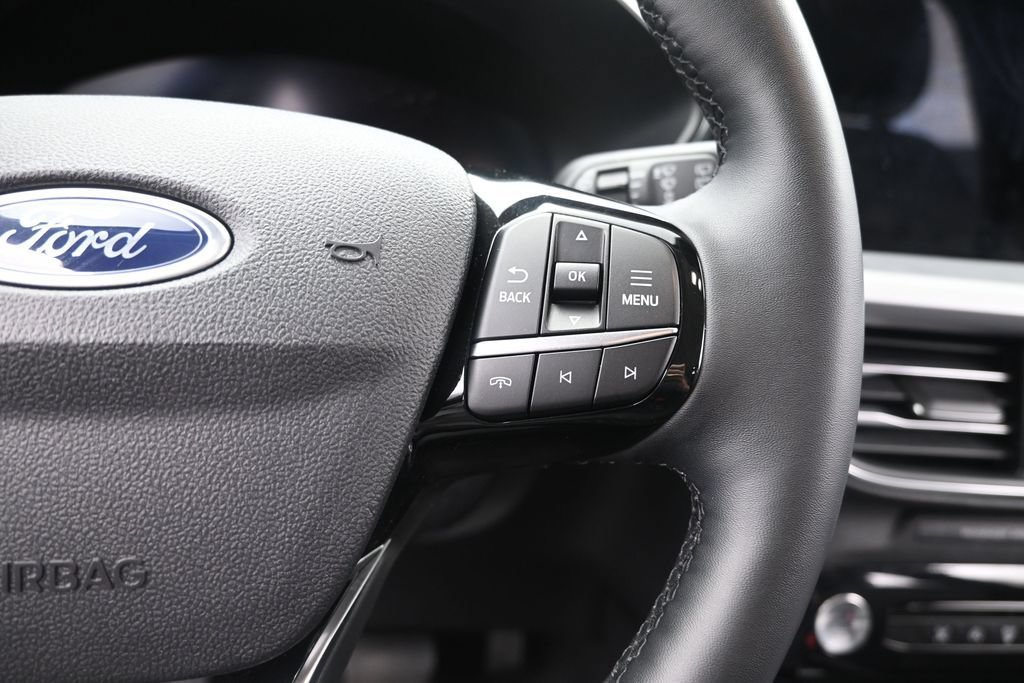 Used 2025 Ford Escape Platinum AWD/4WD image 30