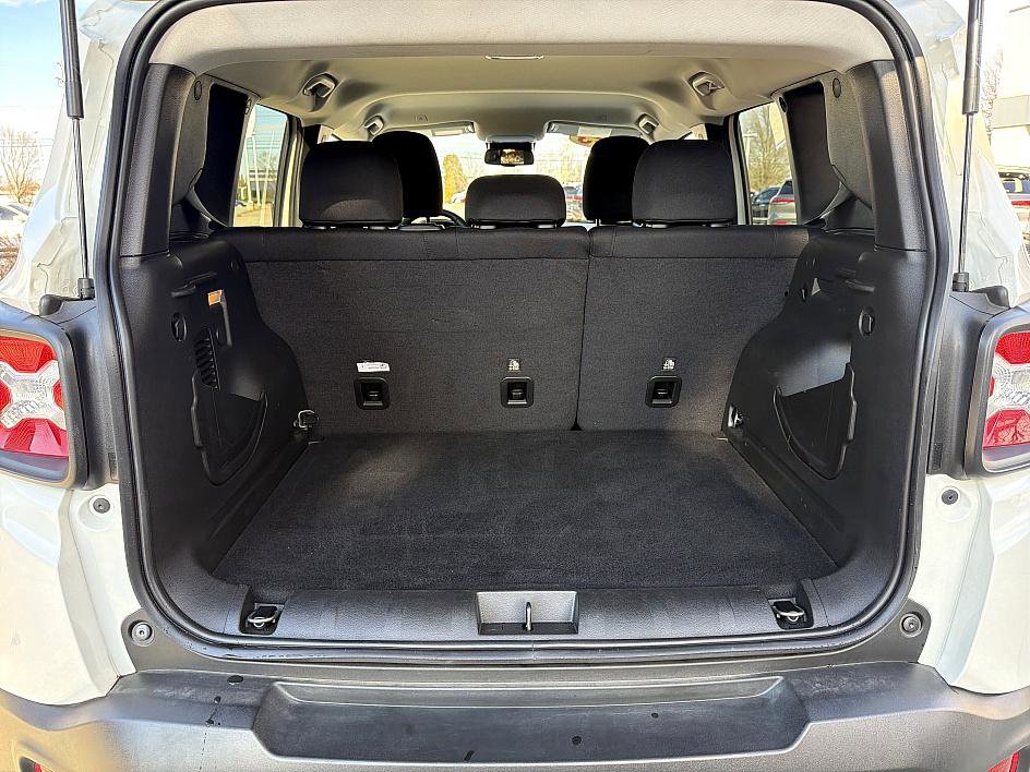 Used 2023 Jeep Renegade Latitude w/ Premium Group image 22