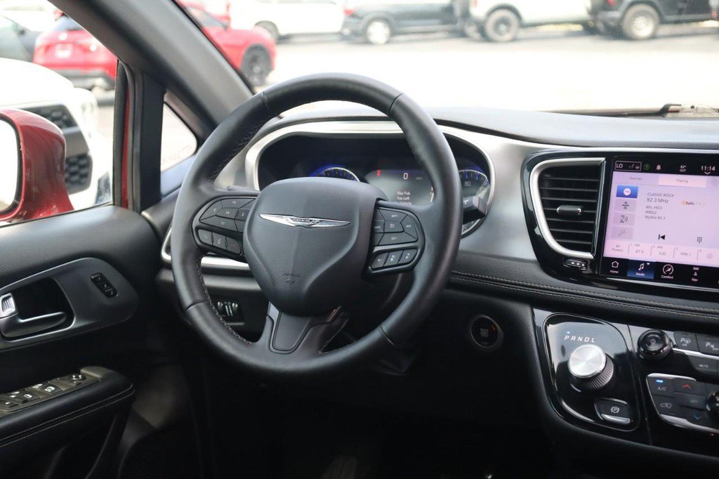 Used 2021 Chrysler Pacifica Touring-L w/ Premium & Safety Sphere Group FWD image 25