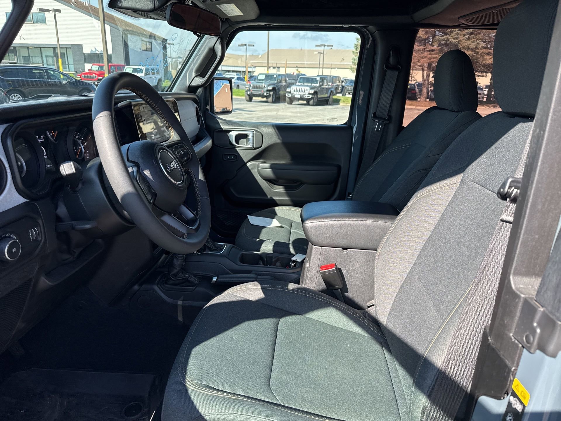 Used 2024 Jeep Wrangler Sport S image 12