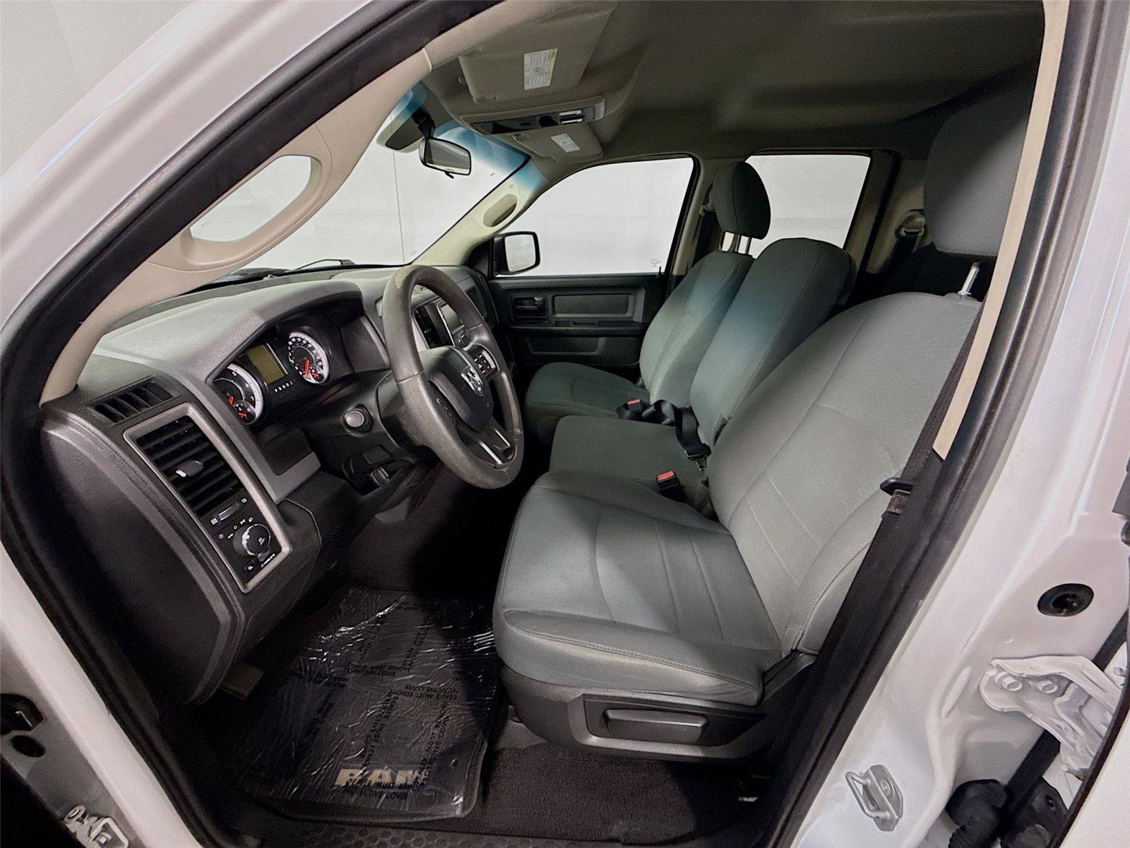Used 2018 RAM 1500 Express RWD image 2