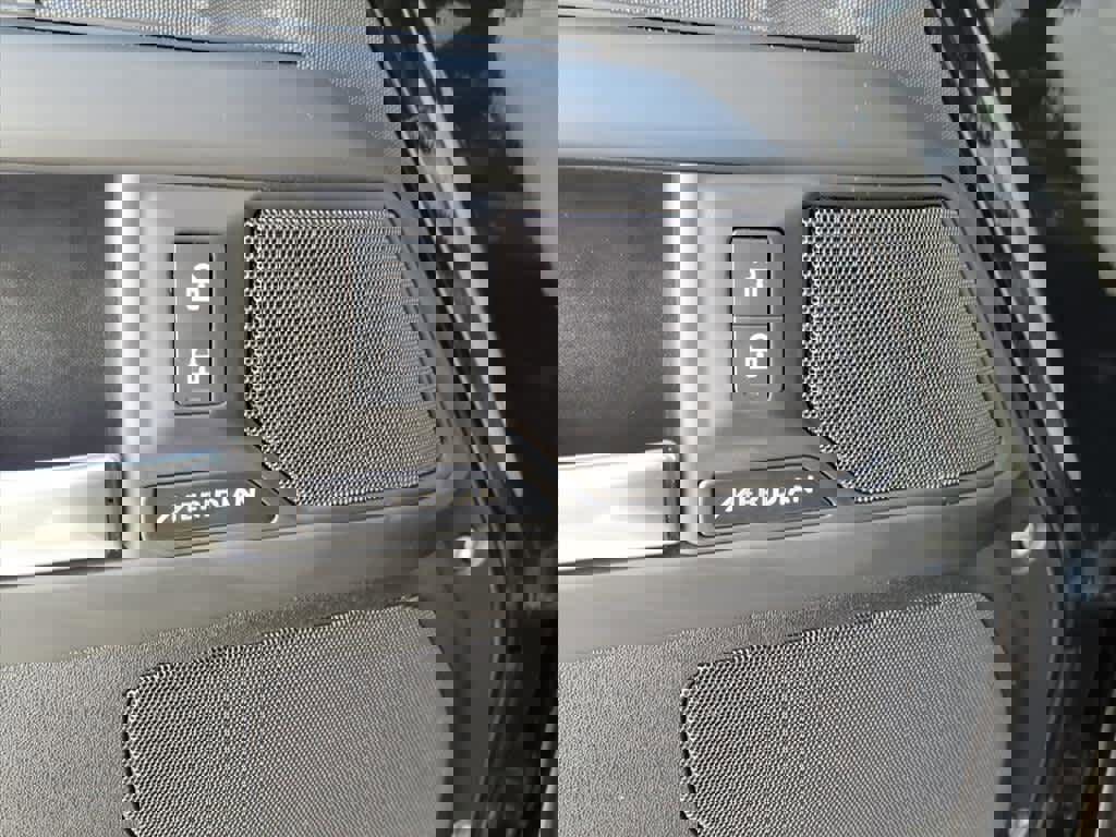 Used 2025 Land Rover Defender 110 S image 16