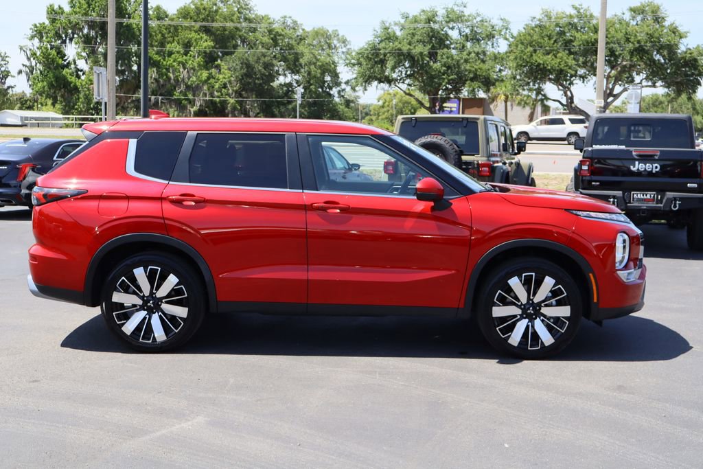 Used 2025 Mitsubishi Outlander SE FWD image 10