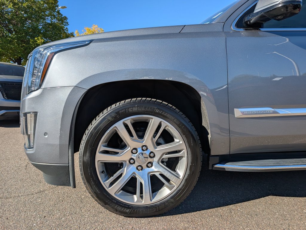 Used 2019 Cadillac Escalade Luxury AWD/4WD image 9