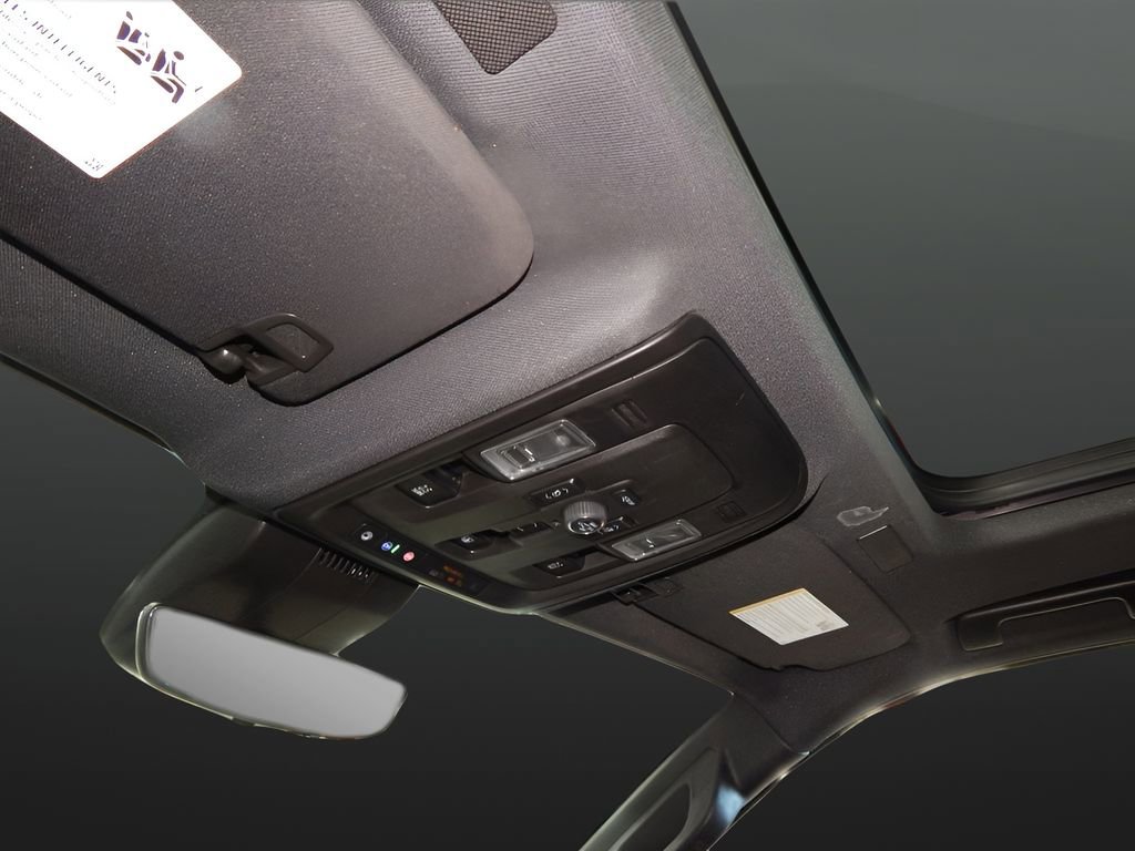 Used 2025 Chevrolet Suburban High Country image 25