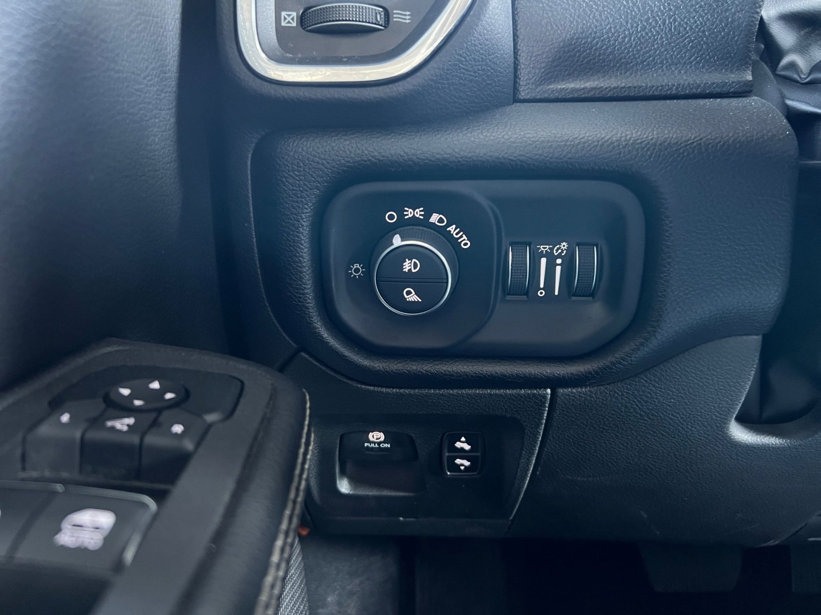Used 2025 RAM 1500 Laramie image 19