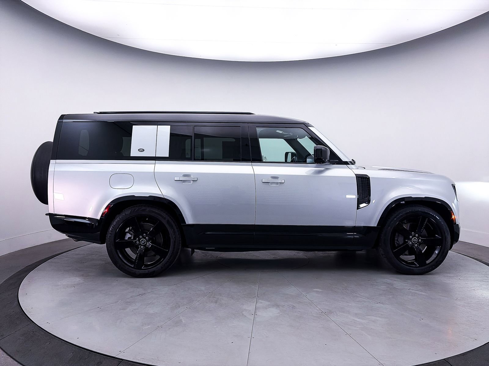 Used 2023 Land Rover Defender 130 X-Dynamic SE AWD/4WD image 45