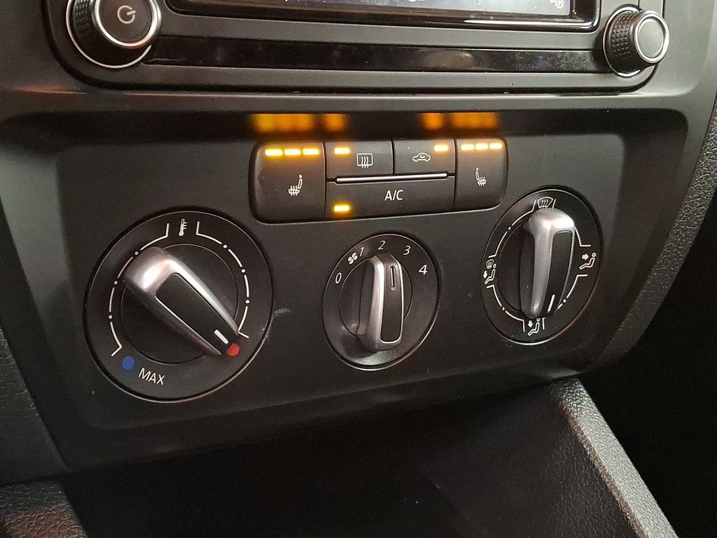 Used 2017 Volkswagen Jetta SE image 14