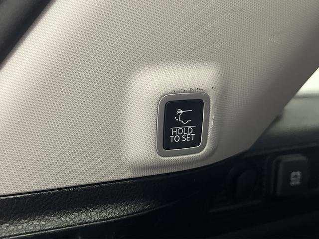 Used 2023 Jeep Grand Cherokee Limited w/ Luxury Tech Group II image 15