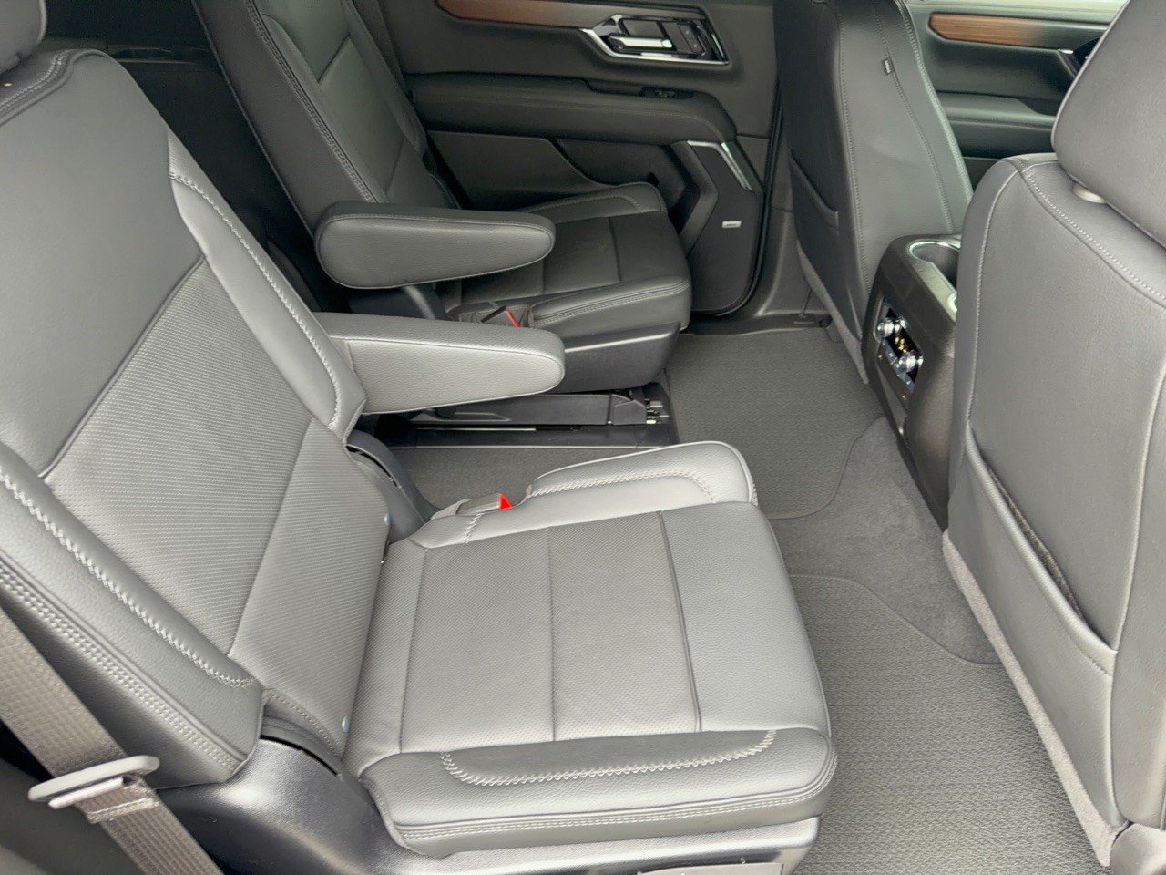 Used 2026 GMC Yukon Denali AWD/4WD image 29