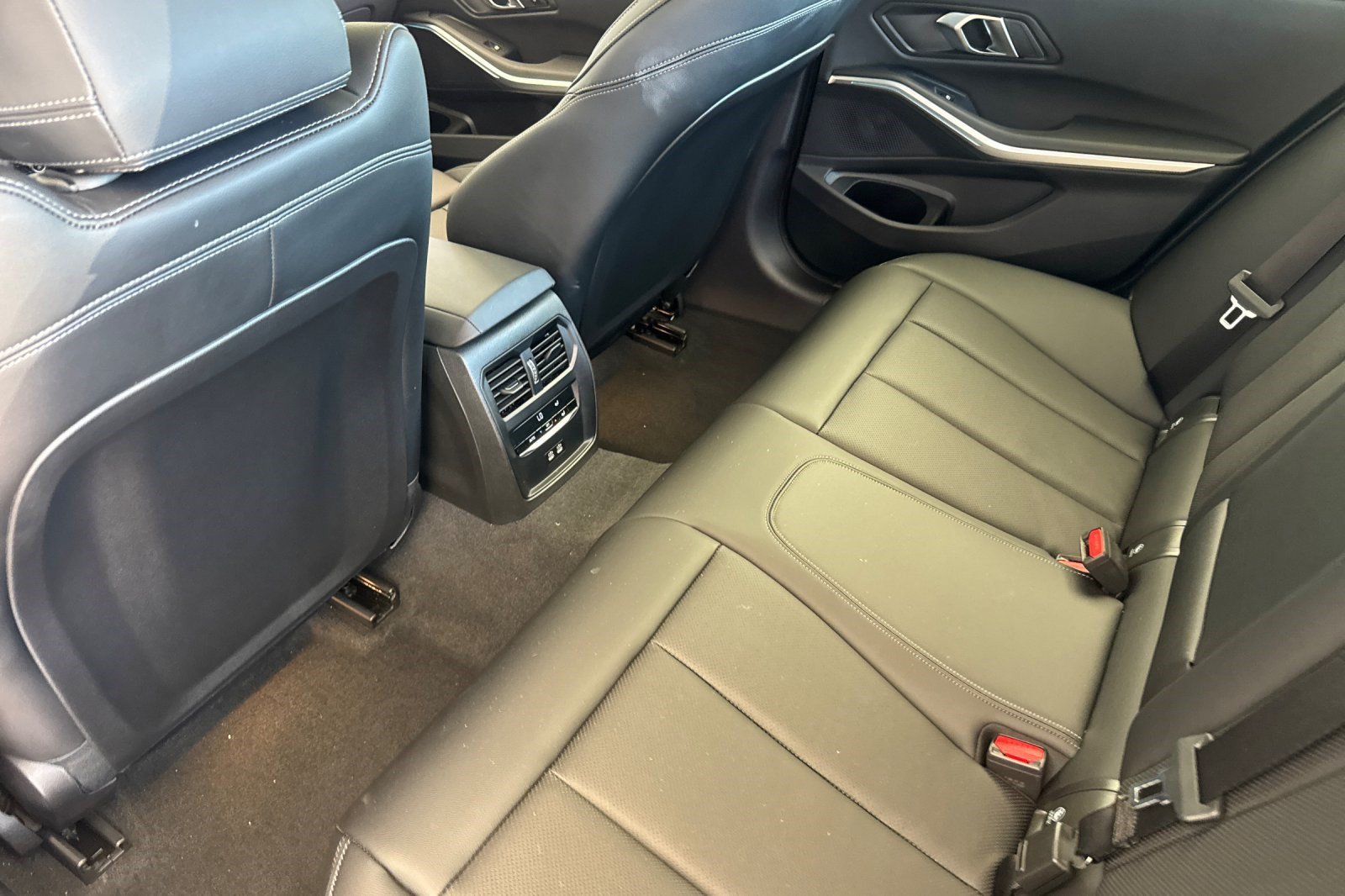 Certified 2024 BMW 330i xDrive Sedan w/ Premium Package AWD/4WD image 25
