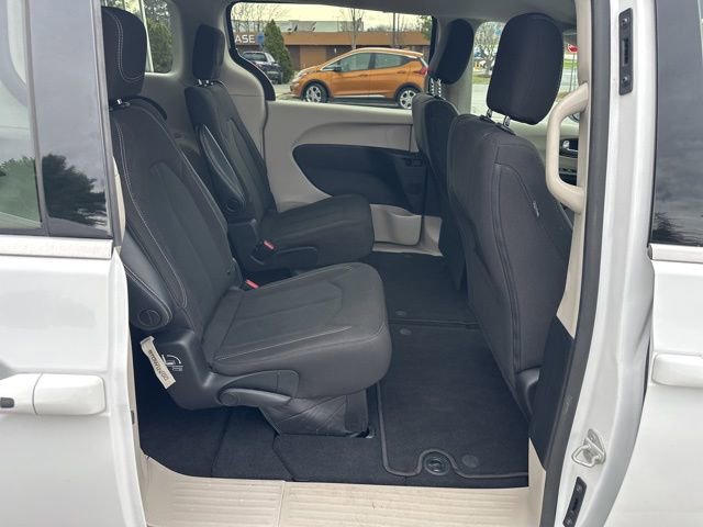 Certified 2023 Chrysler Voyager LX image 16