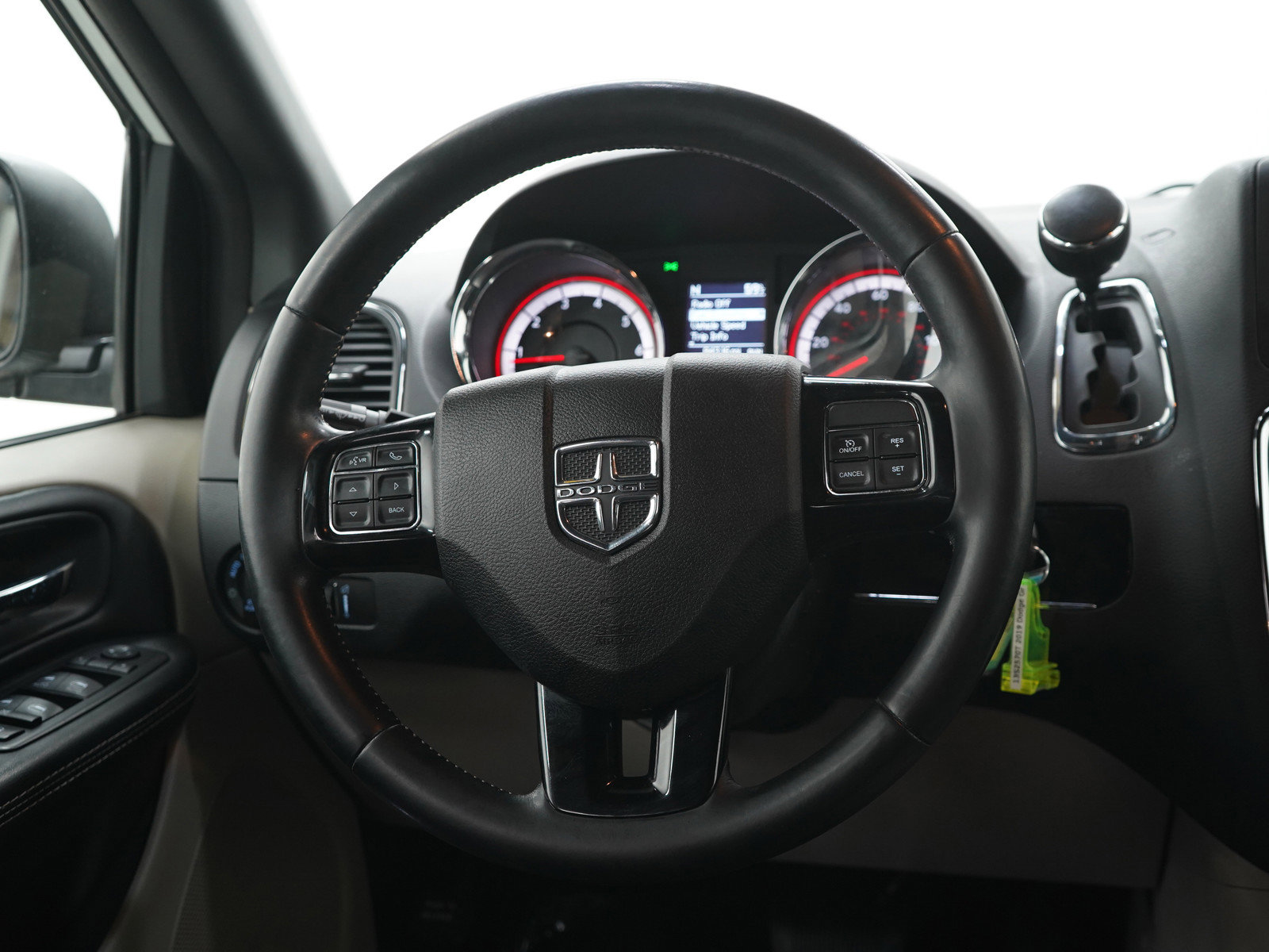 Used 2019 Dodge Grand Caravan SXT w/ Rear Park Assist Package FWD image 15