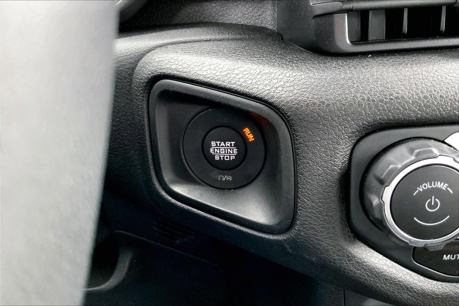 Certified 2025 Jeep Wrangler Sport image 29