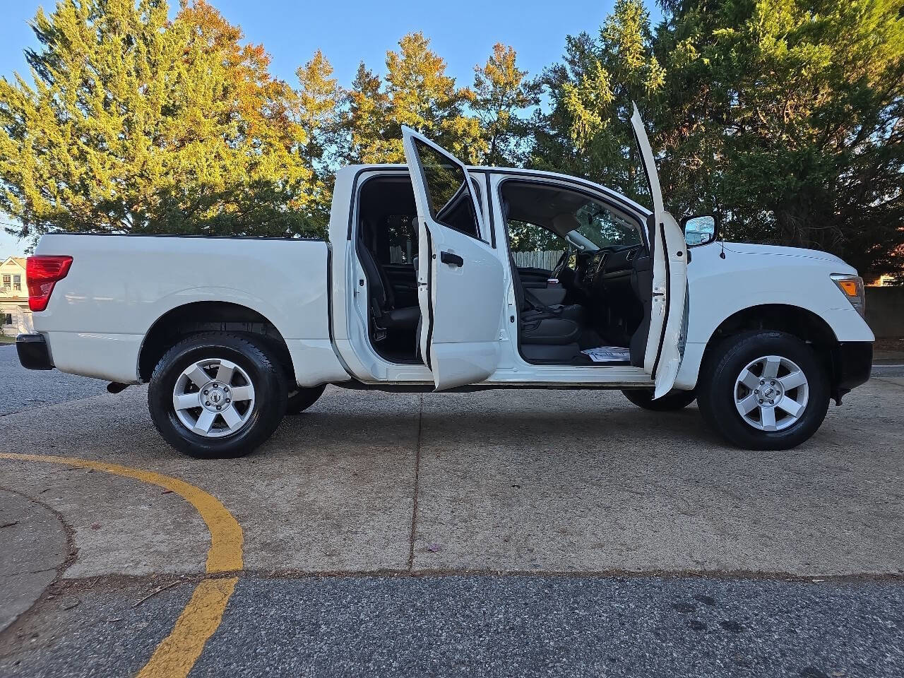 Used 2017 Nissan Titan S image 49