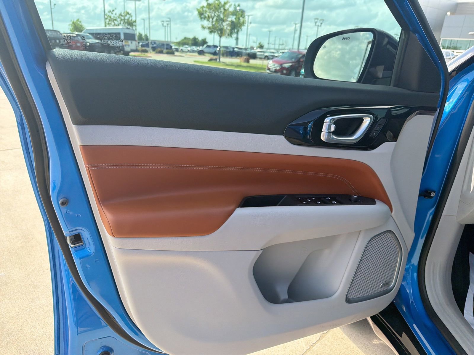 Used 2023 Jeep Compass Limited w/ Elite Group image 10