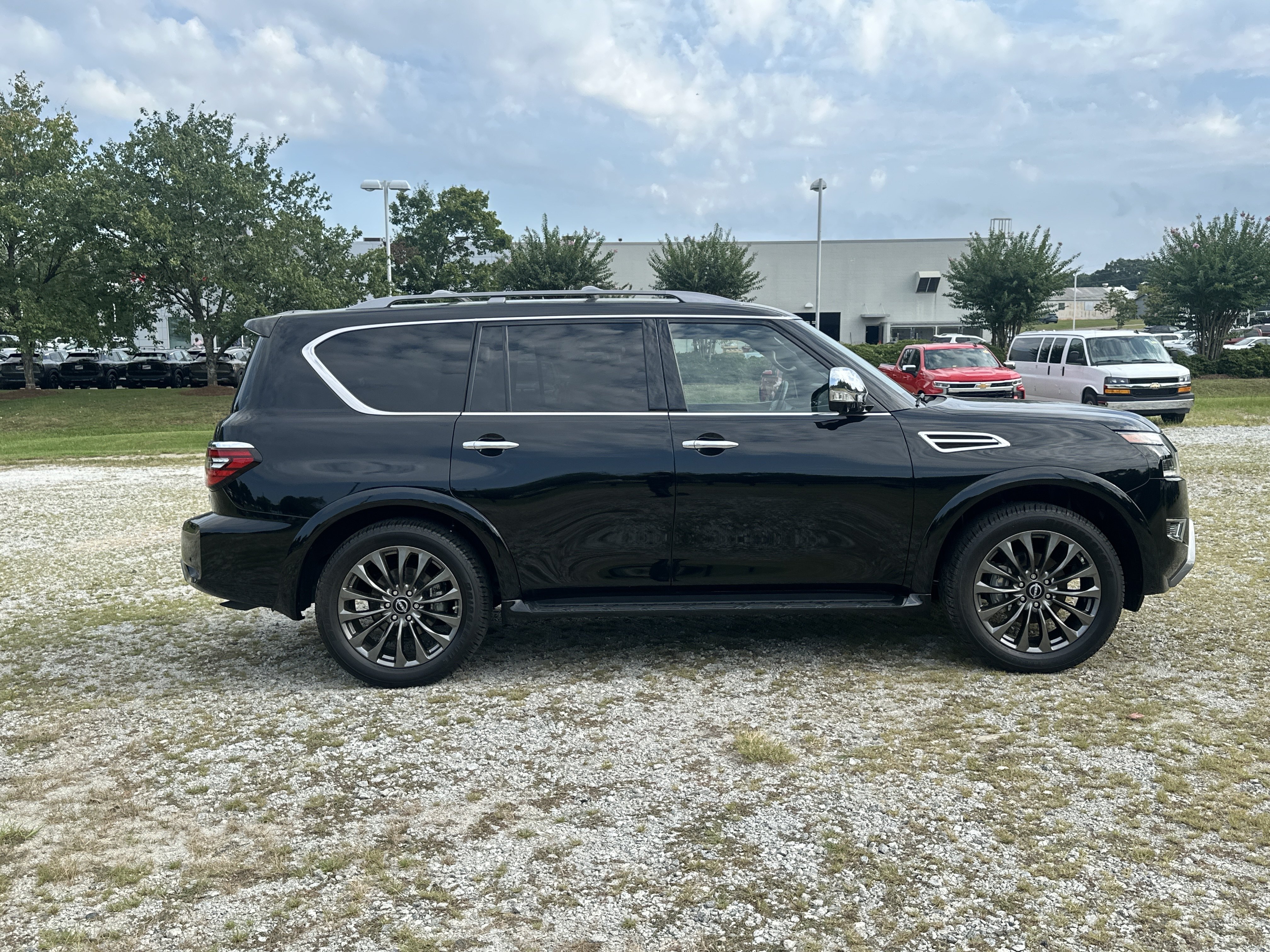 Used 2024 Nissan Armada Platinum w/ Captain's Chairs Package AWD/4WD image 4