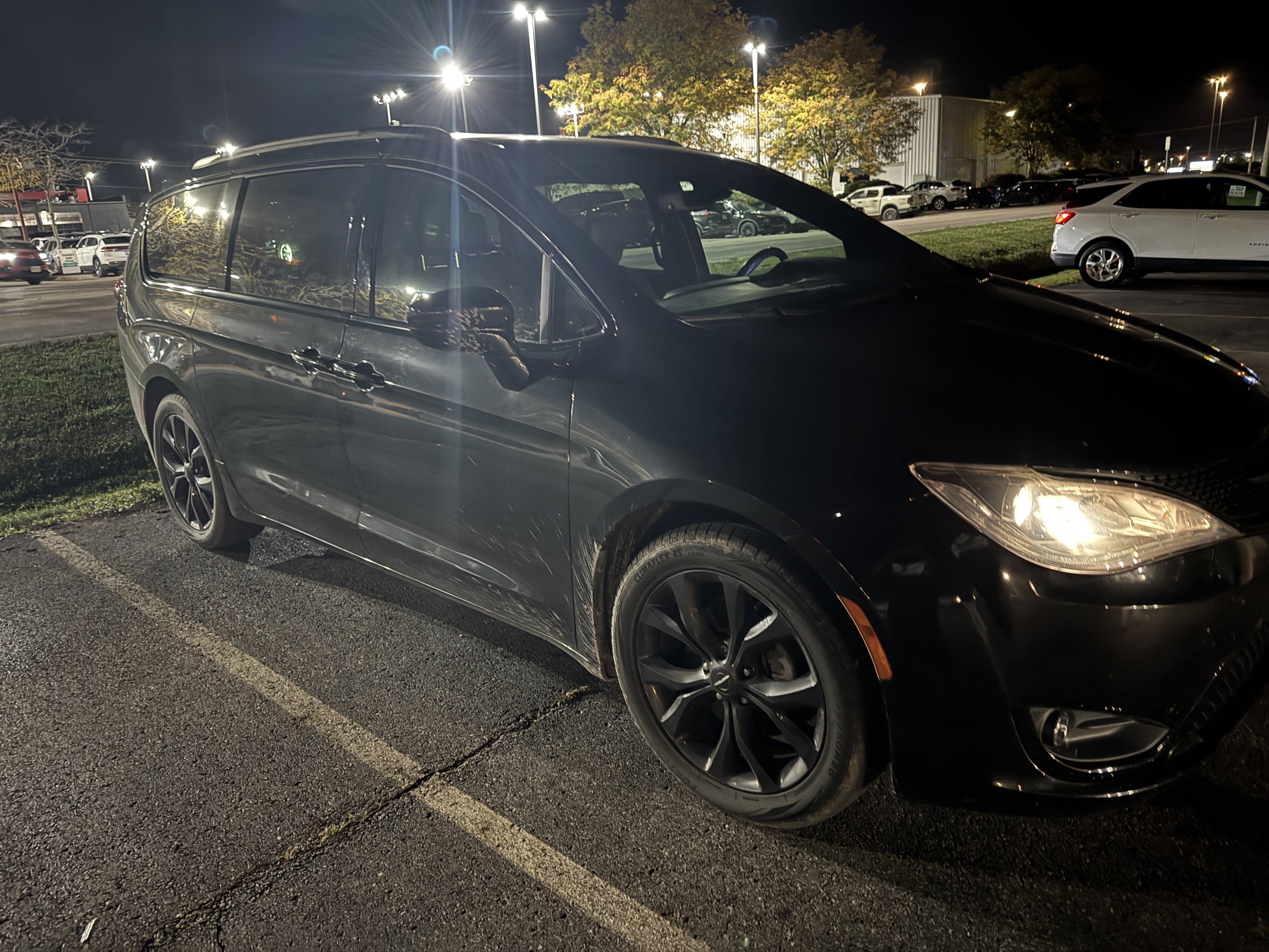 Used 2020 Chrysler Pacifica Touring-L Plus w/ S Appearance Package FWD image 2
