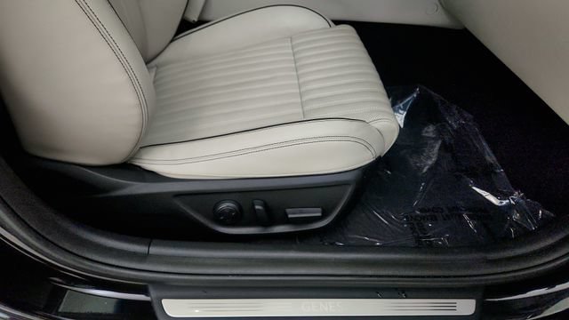 Used 2019 Genesis G70 3.3T Advanced RWD image 37
