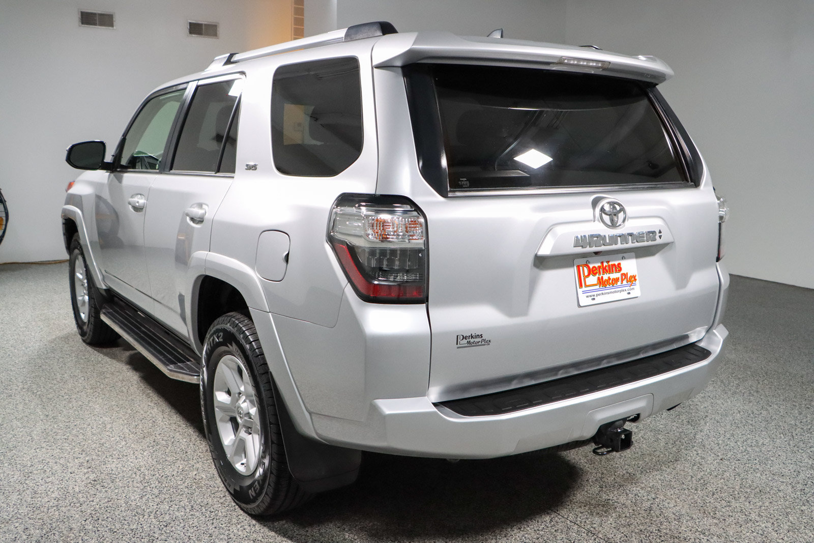 Used 2021 Toyota 4Runner SR5 AWD/4WD image 9