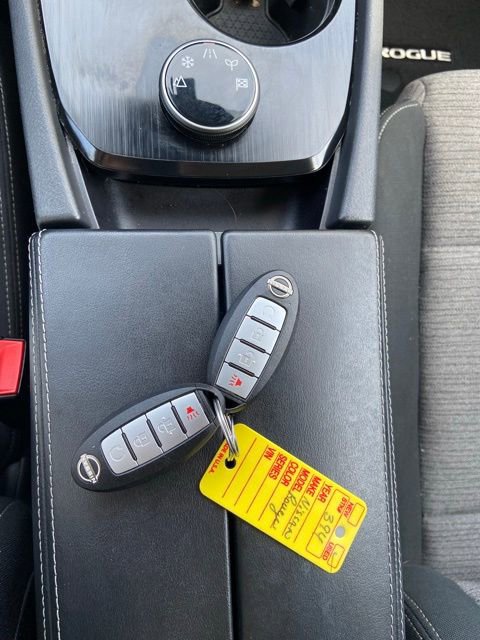 Used 2022 Nissan Rogue SV image 19