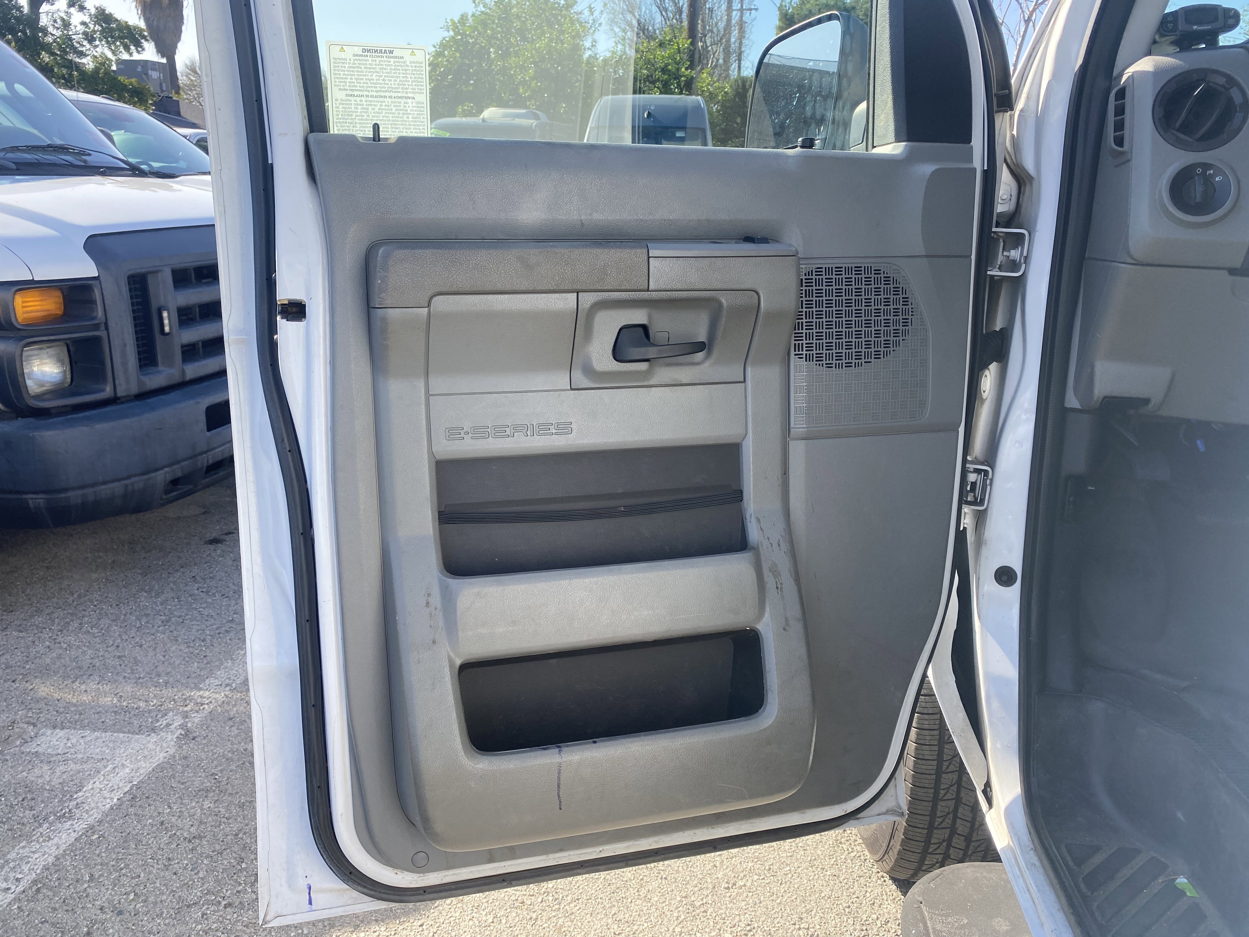 Used 2014 Ford E-250 and Econoline 250 w/ Power Group image 16