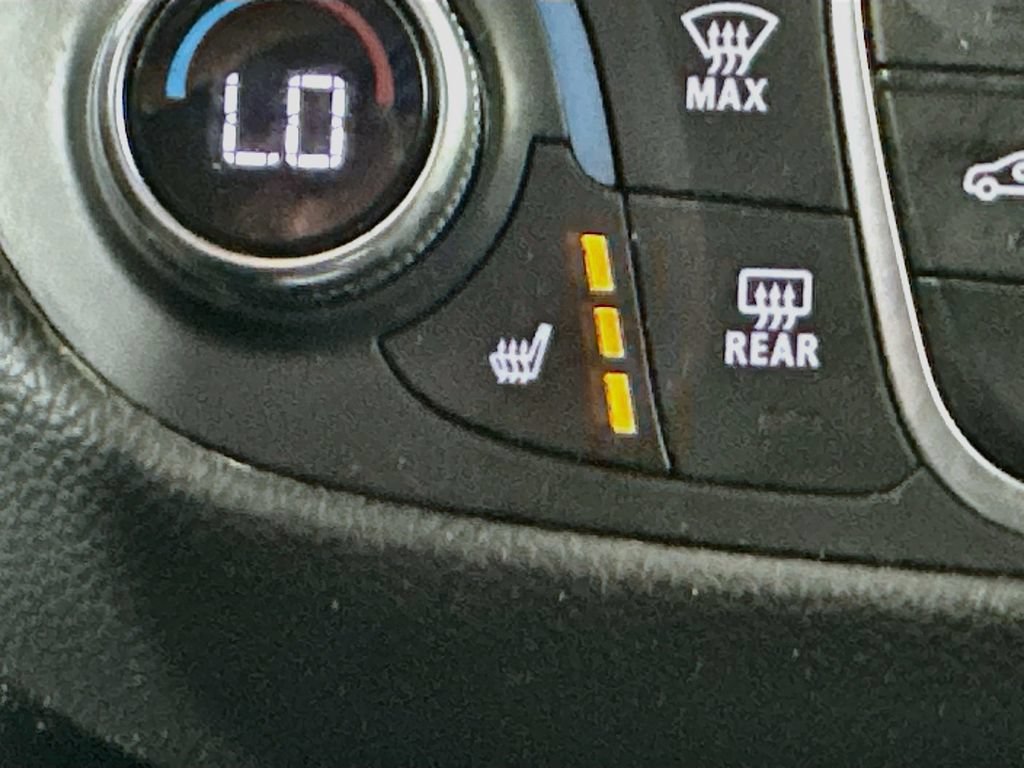 Used 2020 Chevrolet Equinox LT FWD image 23