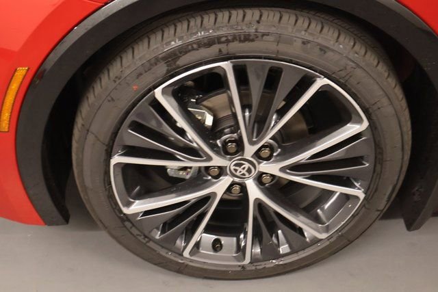 New 2026 Toyota Prius XLE FWD image 7