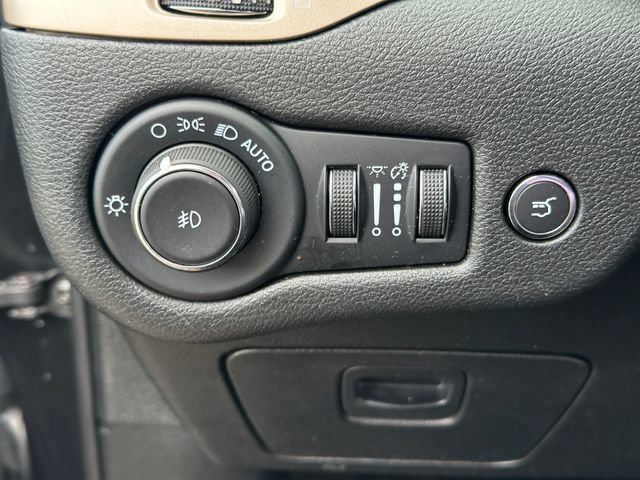 Used 2014 Jeep Cherokee Limited w/ Luxury Group FWD image 34
